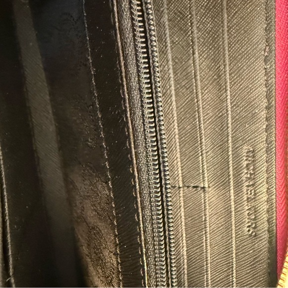 Michael Kors Pink and White Shoulder Bag with Structured Design - Picture 14 of 16